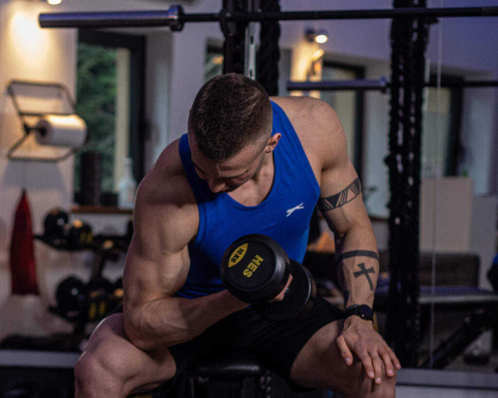 Ćwiczenia bilateralne i unilateralne – duet, który buduje sylwetkę